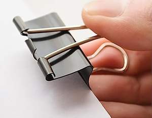 Clips de reliure métalliques colorés personnalisés (extra grands, petits, mini) pour fournitures de bureau - Emballage en boîte plastique avec logo personnalisé de la marque Bonvan - Product Image 2