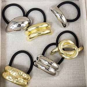 Noeud à cheveux personnalisé en métal fait à la main de haute qualité perle strass élastiques à cheveux cravates à cheveux pour les femmes - Product Image 4