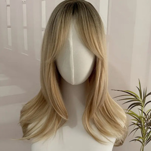 Perruque synthétique résistante à la chaleur avec frange latérale micro bouclée et quotidienne - Product Image 1