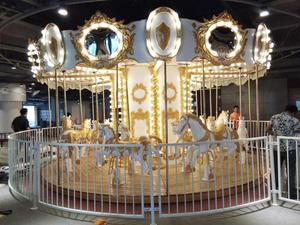 ม้าหมุน 16 ที่นั่ง สำหรับใช้ในร่ม/กลางแจ้ง ทำจากไฟเบอร์กลาสและเหล็ก ทนทาน เหมาะสำหรับห้างสรรพสินค้า - Product Image 4