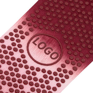Calcetines de Yoga y Pilates de Silicona Antideslizantes de Alta Calidad para Mujer, Diseño Moderno con Logotipo Personalizado, Personalización al por Mayor - Product Image 4