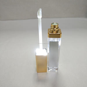 Tubes de gloss à lèvres 7ml avec miroir et lumière LED dorée - Product Image 3