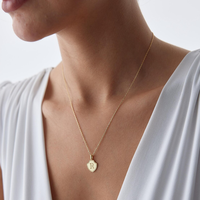 Collier avec pendentif en forme de bouclier personnalisé Jietao, gravure de lettre, plaqué or PVD, acier inoxydable, bijoux pour femmes, anti-ternissement
