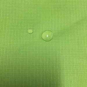 ผ้าอ๊อกซ์ฟอร์ดริปสต็อปโพลีเอสเตอร์100% พร้อมคุณสมบัติกันน้ำที่ระบายอากาศได้ดีป้องกันไฟฟ้าสถิตย์เคลือบฟลูออเรสเซนต์และพียูสำหรับผ้าม่านรถยนต์ - Product Image 1