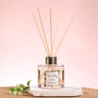 Diffuseur d'arômes naturels Via Pinky 100 ml, parfum gardénia, diffuseur d'ambiance pour la maison, ensemble de diffuseurs à bâtonnets parfumés aux fleurs