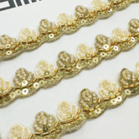 Nouvelle dentelle en maille brodée de perles dorées, ruban pour la décoration des robes de mariée, des abayas et des robes de soirée