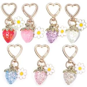 Lindo Llavero Colgante de Fresa Kawaii con Corazón, Flor y Margarita para Mujeres y Niñas, Accesorio para Bolsos y Carteras, Regalo - Product Image 3