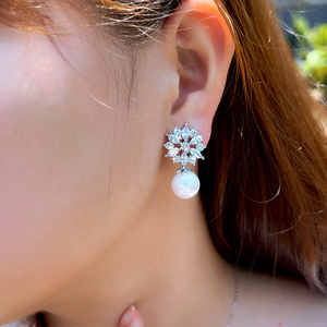 Boucles d'Oreilles de Mariage à Clipser en Zirconium Cubique Pavé, sans Trou, Fleurs et Perles pour Femme - Product Image 6