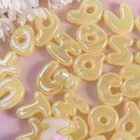 Perles de lettres en acrylique irisées effet gelée, plaquées UV, entretoises alphabétiques pour DIY, breloques de téléphone, accessoires de porte-clés, vente en gros en vrac