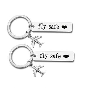 Fly Safe Llavero de acero inoxidable 3D Llaveros de metal <span class=keywords><strong>Siempre</strong></span> bajo <span class=keywords><strong>el</strong></span> <span class=keywords><strong>mismo</strong></span> cielo Llaveros Avión Aviación Regalo Llavero de vuelo - Product Image 1