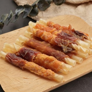 חטיפי לעיסה לחיות מחמד בסיטונאות OEM ODM, מקלות עור פרה עטופים בעוף וברווז, חטיפי כלבים לאימון פנים וחוץ, חטיפים יבשים לכלבים - Product Image 1