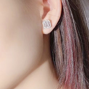 CAOSHI Hot Sale Top Quality Sparkling Clear <strong>CZ</strong> Unique Design Women Daily Wear Cheap Wholesale Hollow Stud Earrings - Product Image 4