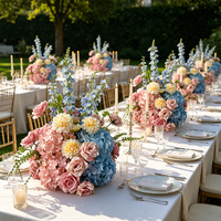 Composition florale rose et bleue pour mariage, chemin de table floral long et élancé, bouquet de table ronde, décoration pour banquet et fiançailles