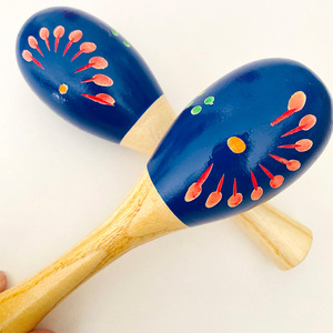Maraca en bois naturel en gros, motif floral bleu dessiné à la main, shaker rythmique pour la maternelle, jouet musical éducatif précoce - Product Image 3