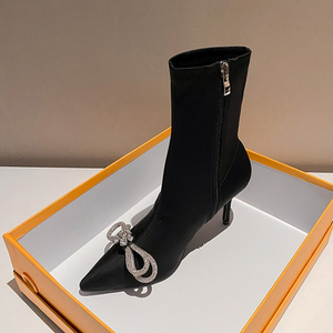 รองเท้าบูทผู้หญิงแบบสวม ดีไซน์โบว์ประดับเพชร วัสดุยืดหยุ่น ส้นหนา ปลายแหลม - Product Image 5