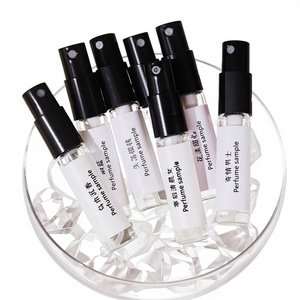 Perfume Floral Unisex Q-Style de 3ml, Bolsa de Regalo con Muestra de Perfume, Souvenir, Venta Directa de Fábrica, Popular en TikTok y Kuaishou - Product Image 1