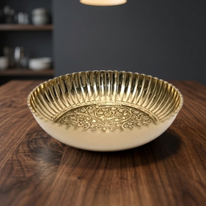 Plato Decorativo Redondo Dorado con Patrón Floral Grabado, Plato de Metal Hecho a Mano de Estilo Oriental - Product Image 2