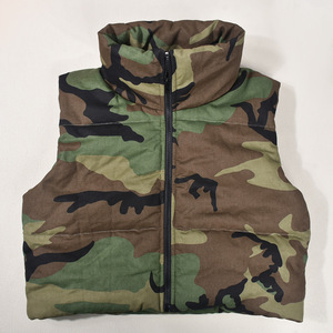 Bestseller - Veste courte sans manches à col roulé et fermeture éclair à imprimé camouflage pour femmes - Mode - Product Image 4