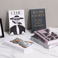 Vente en Gros Livres Maquettes Anglais Simples Pliables Accessoires Magazine de Mode Table Basse Décoration d'Hôtel Décoration Intérieure Art en Papier