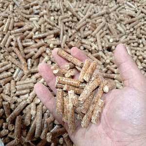 Suministro de Fábrica de Pellets de Madera de Calidad en Forma de Barra, Combustible Natural para Sistemas de Calefacción, Estufas y Calderas, Bolsa de 15 Kg - Product Image 1