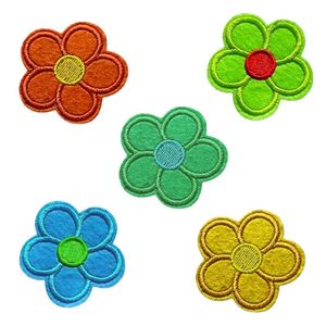 แพทช์ปักลายดอกไม้เล็กๆ สีสันสวยงาม จำนวนมาก แบบรีดติดหรือเย็บติด สำหรับเสื้อผ้า ผ้าสักหลาด ลูกไม้ ดีไซน์รูปหัวใจ สำหรับหมวก - Product Image 1