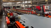 Ligne de production automatique de profilage et de pliage de panneaux de porte en acier, capacité de 100 pièces/heure, 380V