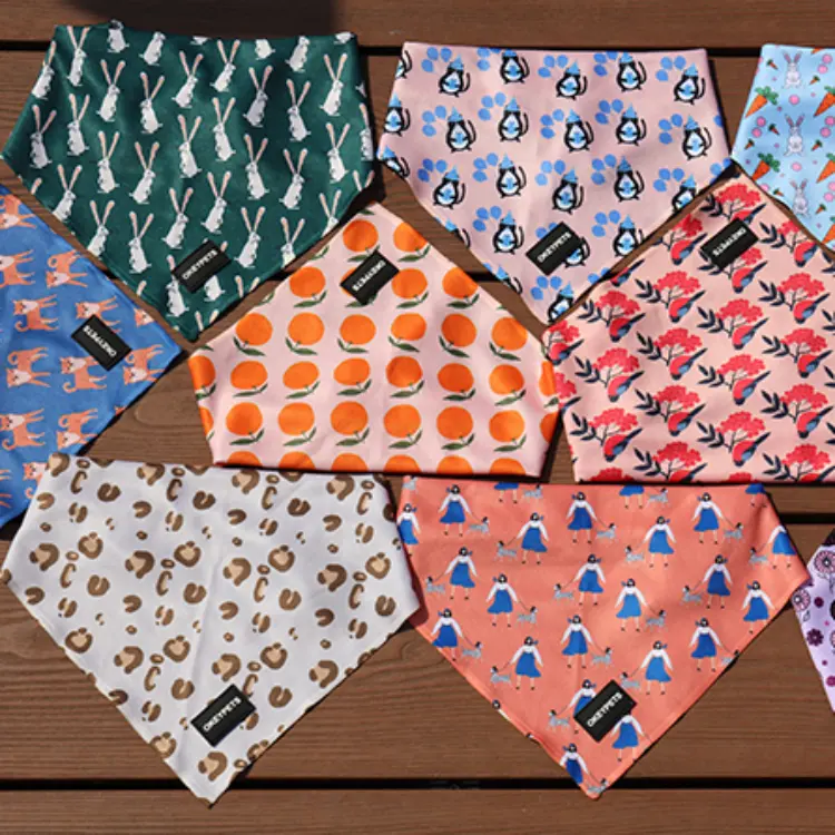 OKEYPETS toptan lüks özel baskılı Logo Polyester kumaş sevimli Pet köpek aksesuarları eşarp Bandana Logo