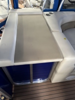 Vente chaude, OEM disponible, design classique de luxe, bateau ponton à console centrale en aluminium de 19 pieds, moteur, croisière, pêche, sport