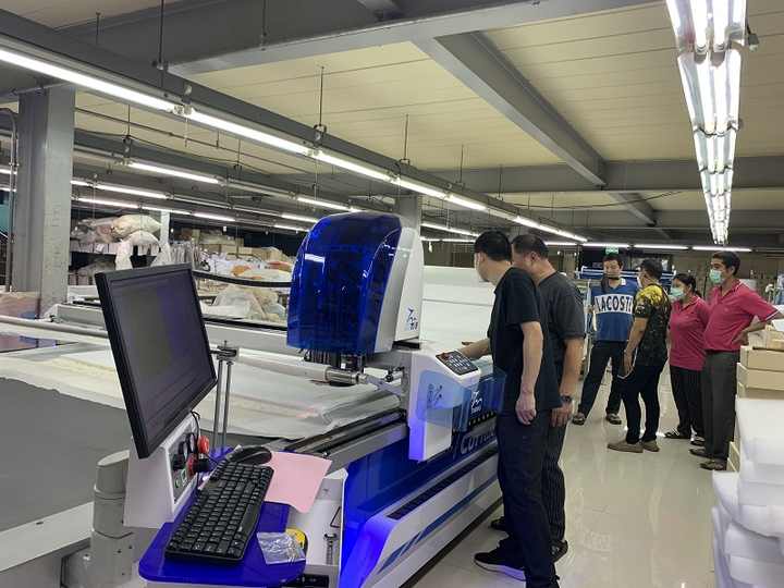 Automatic Computerized Fabric Cutter Multi-Layer Garment Fabric Cutting Machine with Pump and Motor Core Components