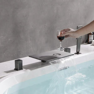 Ensemble de robinetterie de douche cascade en laiton chromé au design moderne avec bec verseur et douchette à jet pour salle de bain - Product Image 3