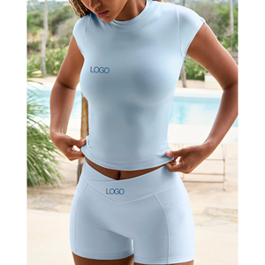 Ensemble 2 pièces personnalisé avec logo OEM pour femme 2026 – Haut court à manches courtes dos nu et short taille en V croisé avec poches – Tenue <span class=keywords><strong>de</strong></span> sport - Product Image 2