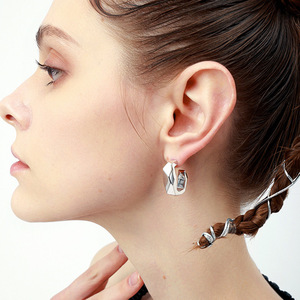 Orecchini a Perno Quadrati alla Moda per Donne, Accessori per Orecchie Geometrici Irregolari per Uso Quotidiano, Outfit Casual e Regalo - Product Image 3