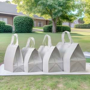 โรงงานขายส่ง กระเป๋าหิ้วฉนวนกันความร้อนแบบรีไซเคิล พิมพ์ลายตามสั่ง สำหรับของขวัญและงานฝีมือ  บรรจุภัณฑ์สำหรับจัดเลี้ยง  แบบผ้าไม่ทอ มีหูหิ้ว ขนาด 25x35 ซม. - Product Image 4