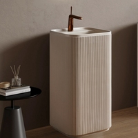 Salle de bain style Wabi Sabi Forme carrée Pierre artificielle beige Surface solide Colonne du sol au plafond Lavabo sur pied Lavabo