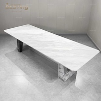 Table de salle à manger rectangulaire 8 places en marbre blanc de Carrare avec nouveau design moderne et métal + base en marbre