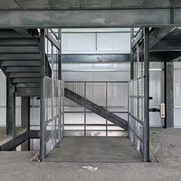Plateforme élévatrice à plateforme large de 2000 kg, 3000 kg, 4000 kg pour le transfert de caisses surdimensionnées entre les rayonnages d'entrepôt