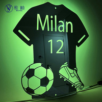 Miroir LED en forme de maillot de foot, personnalisable avec nom et numéro, cadeau de football personnalisé, décoration de chambre, produit POD pour dropshipping Shopify.