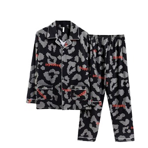 Vêtements de <span class=keywords><strong>nuit</strong></span> pour hommes en polyester pleine longueur avec motif rayé et poches ouvertes sur le devant - Product Image 4