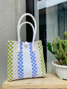 Nouveau style Sembagi sac à main pour femme tissé à la main sac coloré en plastique recyclé de qualité supérieure d'Indonésie pour adultes - Product Image 4