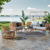 Ensemble de salon de jardin en rotin multifonctionnel de style nordique pour villa, avec canapé, table basse et chaise de loisirs extérieure