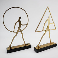 Figurine artisanale en métal plaqué or, style nordique moderne abstrait, sculpture humaine géométrique, ornement décoratif de table pour la maison
