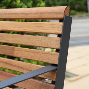 Moderne Patio-Außen bänke mit Rückenlehne Steel Park Long Bank Chair mit Massivholz außerhalb der Wartes itze für die Straße