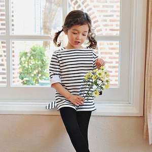 Camiseta Luminosa Barata en Línea, Mitad Negra Mitad Blanca - Product Image 2