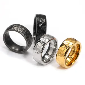 Anello Unisex in Acciaio Inossidabile con Finitura Martellata, Design Semplice ed Elegante per Uso Quotidiano - Product Image 1