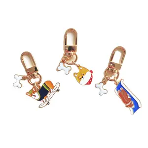 Bespoke Alto Nível Puppy Corgis no Skate e Surf com Ossos Set Metal Pingentes Presentes Soft Enamel Filled Key Chains