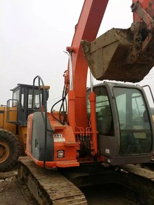 Excavatrice sur chenilles Hitachi EX135 d'occasion, capacité de la benne de 0,65 m³, puissance de 65 kW, équipement de construction - Product Image 5