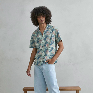Camisa Hawaiana de Manga Corta con Cuello Cubano y Estampado Floral y de Aves para Hombre - Top Informal Verde Claro con Estampado para Vacaciones - Product Image 1