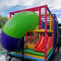 Aire de jeux mobile commerciale à haut rendement sur roues pour enfants, remorques de jeux mobiles, équipement souple pour fêtes en plein air