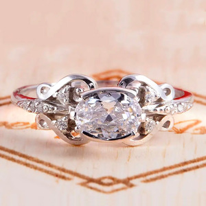 Anello Nuziale Ovale con Zirconi per Donne, Elegante Gioiello da Dito in Stile Pizzo alla Moda - Product Image 3