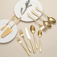 Ensemble de spatules à gâteau, couteaux à beurre, fourchettes et cuillères en acier inoxydable martelé de luxe moderne pour la restauration et les événements (vente en gros)
